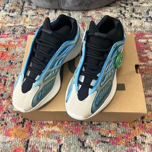 Yeezy Adidas 700 V3 arzareth
